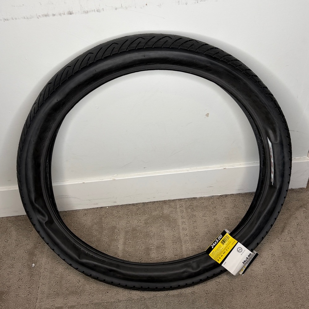 Sunlite 24x3.00 Black/Black Slick Bike Tire